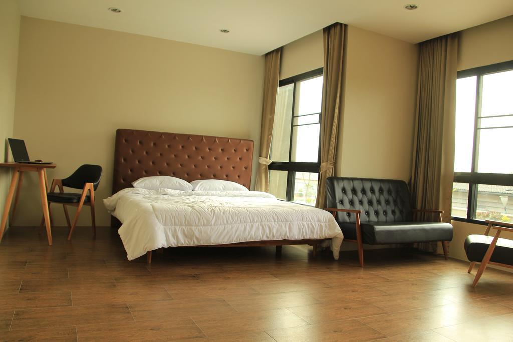 The Residence Thepkanjana Ban Khlong Krathum Baen Buitenkant foto