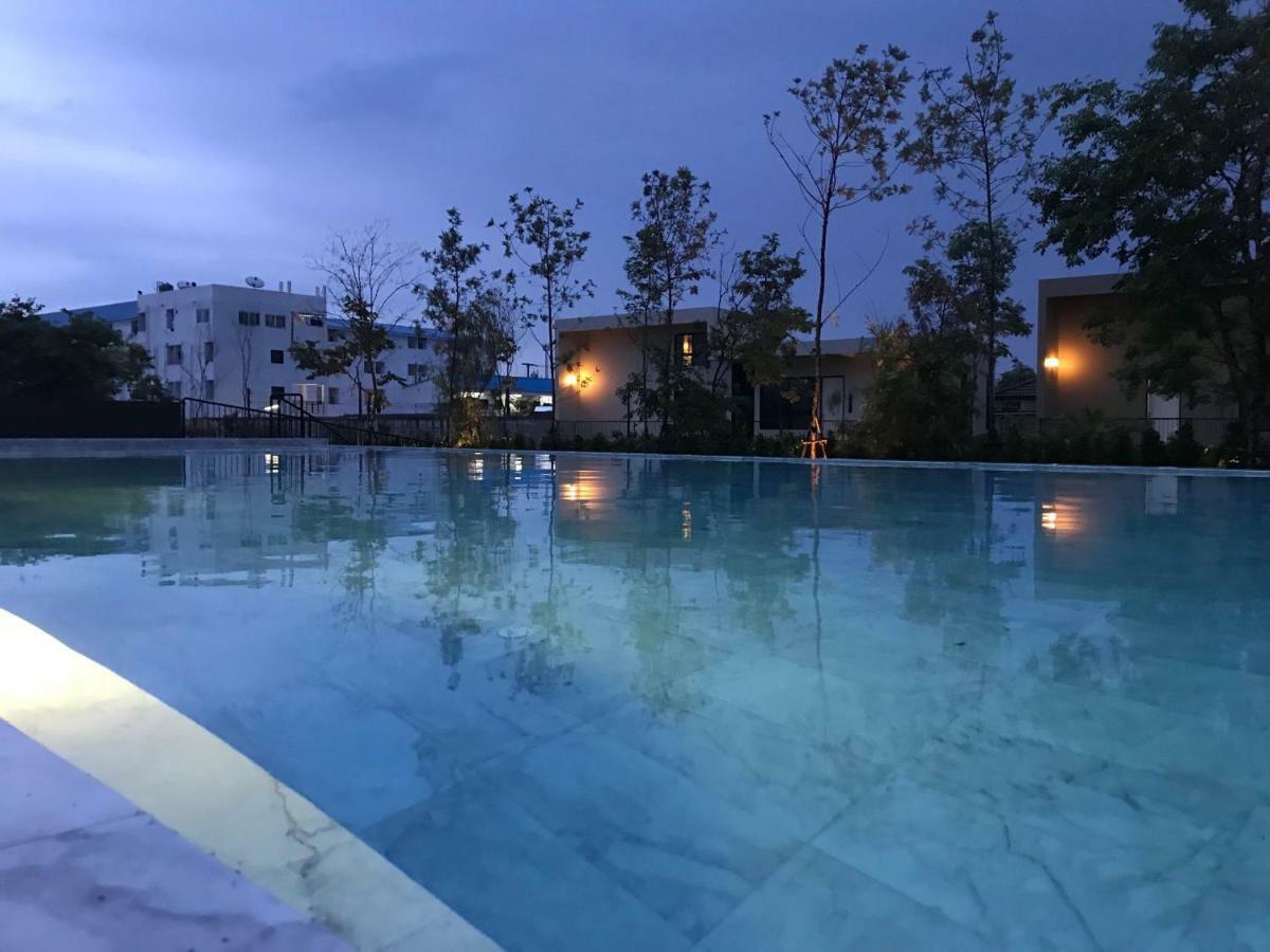 The Residence Thepkanjana Ban Khlong Krathum Baen Buitenkant foto